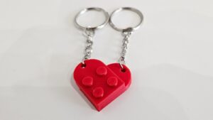 Schlüsselanhänger "Teilbares Herz" im LEGO-Design